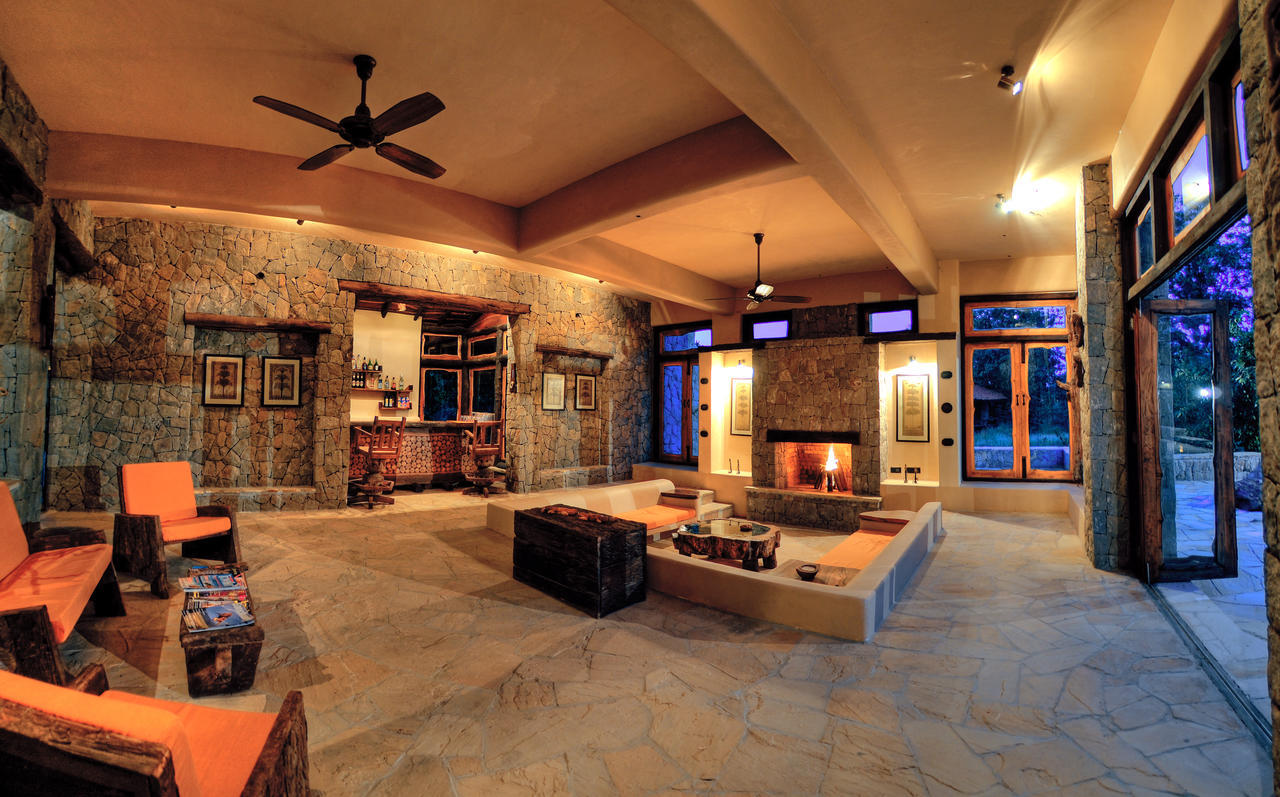 Kanha Earth Lodge Mandlā Zewnętrze zdjęcie